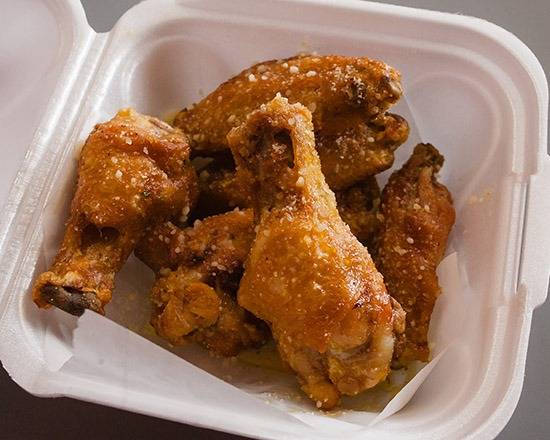 Order Chicken Wings 6 Pieces food online from Pizzeria Mozz store, Greenville on bringmethat.com