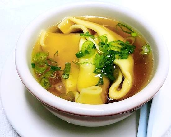 Order Roast Pork Wonton Soup  food online from Shiao Lan Kung Restaurant store, Philadelphia on bringmethat.com