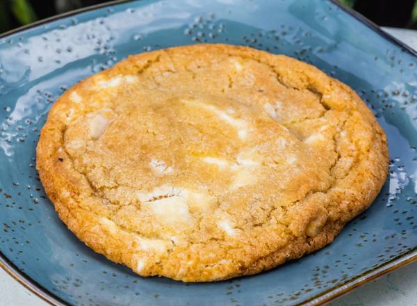 Order White Chocolate Cookie food online from Crema Gourmet Espresso Bar store, Miami on bringmethat.com
