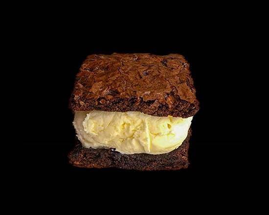 Order Brownies w/ Old Fashioned Vanilla Ice Cream food online from The Baked Bear Sawgrass Mills store, Sunrise on bringmethat.com