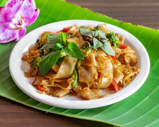 Order Pad Ke Mao Noodles (Hot) food online from Lucky House Thai Cuisine store, Berkeley on bringmethat.com