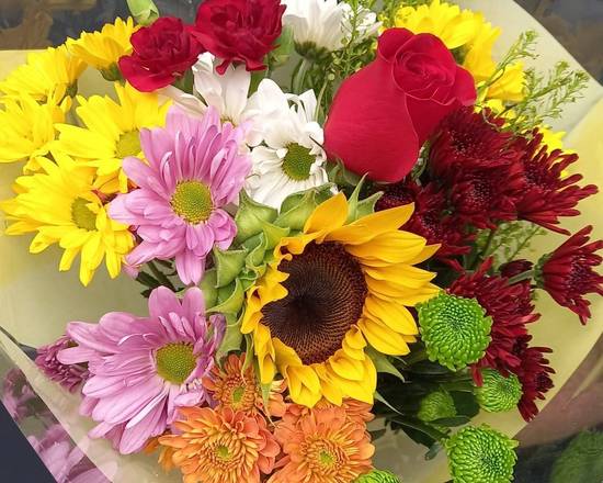 Order Mixed Floral Bouquet food online from Claudia's Flowers store, North Miami on bringmethat.com