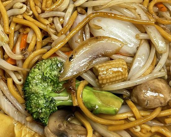 Order Chow Mein with Vegetable food online from Lee's BBQ + Boba store, Cudahy on bringmethat.com