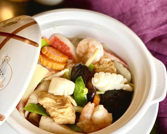 Order H1. House Special Seafood food online from Din Ho Chinese BBQ store, Austin on bringmethat.com
