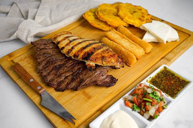 Order Parrilla mixta de Carne y Pollo food online from Sabor Venezolano Kendall store, Miami on bringmethat.com