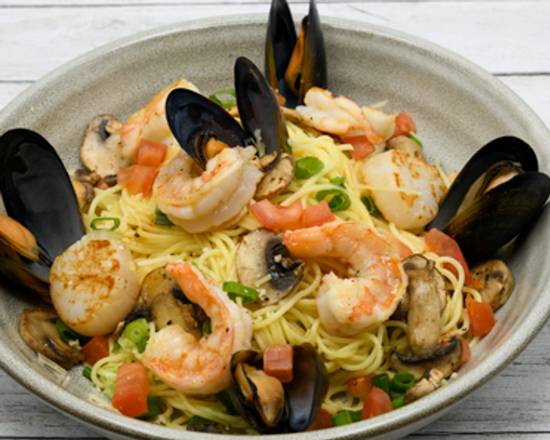 Order Coastal Seafood Pasta food online from Landry's Seafood House store, Orlando on bringmethat.com