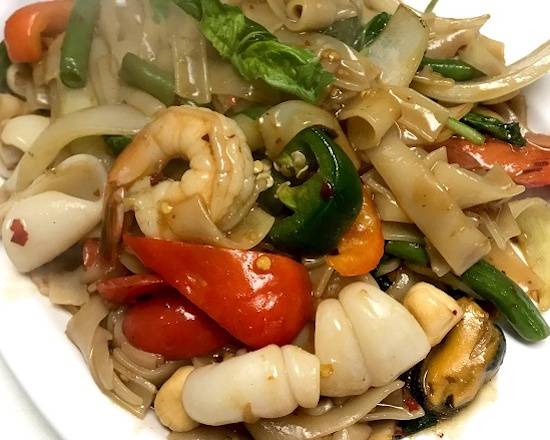 Order Drunken Noodle food online from Topthai Kitchen store, Lincoln on bringmethat.com