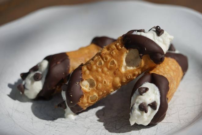 Order CHOCOLATE CANNOLI food online from Amore Pizzeria store, Clearwater on bringmethat.com