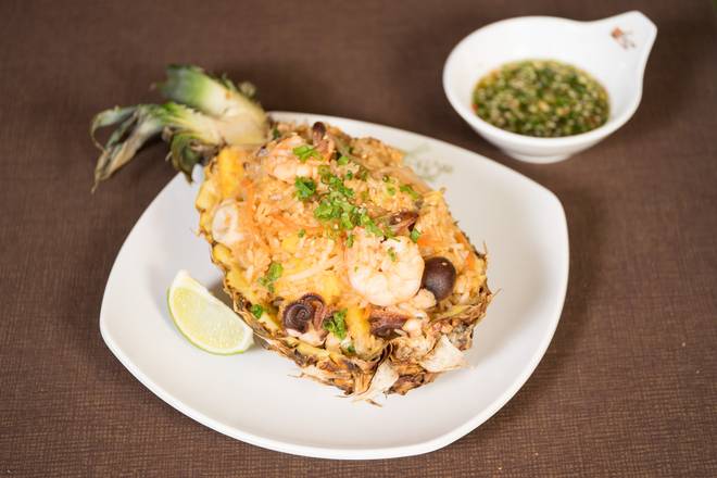 Order Pineapple Fried Rice Plate (파인애플 볶음밥) food online from Pho32 Shabu Shabu store, Palisades Park on bringmethat.com