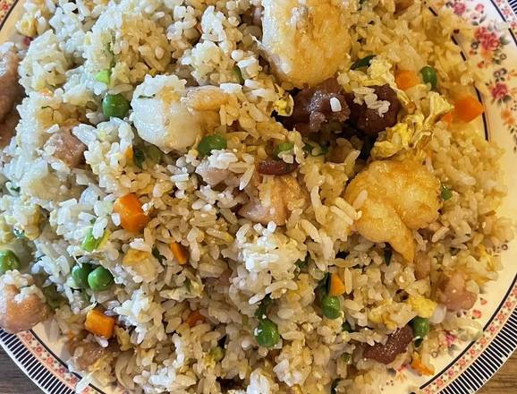 Order House Special Fried Rice food online from House of joy store, La Crescenta on bringmethat.com