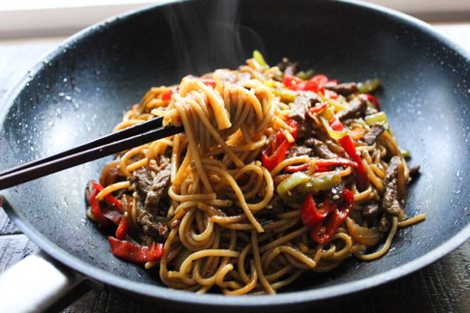 Order Beef  Lo Mein food online from CY Chinese Restaurant Szechuan Cuisine store, North Miami Beach on bringmethat.com
