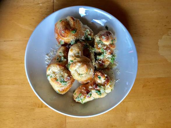 Order Garlic Knots  food online from Tutta Bella Neapolitan Pizzeria store, Kirkland on bringmethat.com
