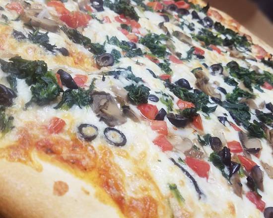 Order Vegetarian Pizza food online from Planet Pizza store, Orlando on bringmethat.com
