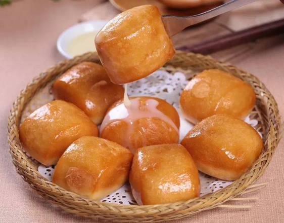 Order Deep fried small bun with condensed milk(6) 黄金小馒头 food online from Chopsticks Cuisine store, Seattle on bringmethat.com