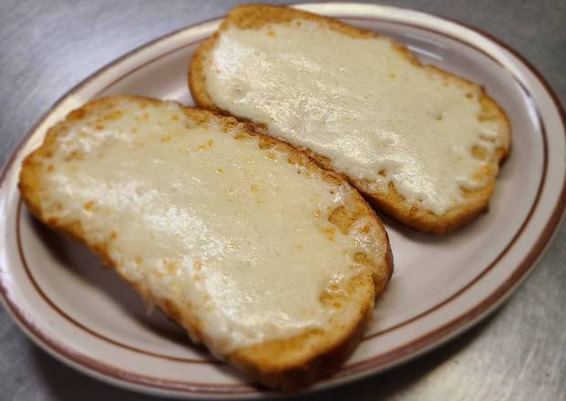 Order Cheese Bread food online from Julio's Pizza store, Artesia on bringmethat.com