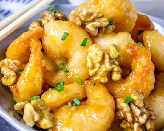 Order P2. Honey Walnut Prawn 核桃虾 food online from Chopsticks Cuisine store, Seattle on bringmethat.com