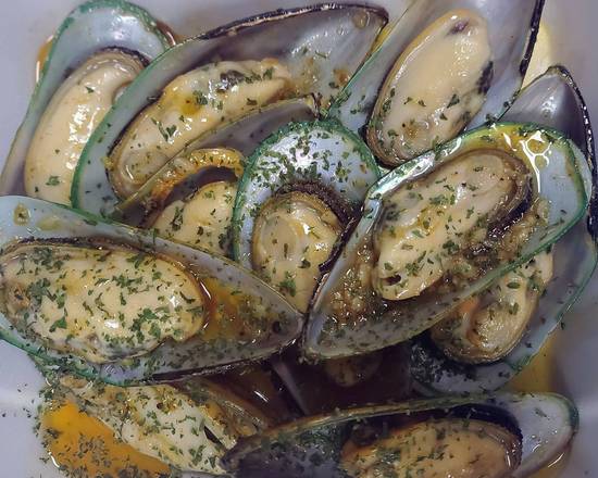 Order Green Mussel (10 pcs) food online from Q Seafood store, Loganville on bringmethat.com