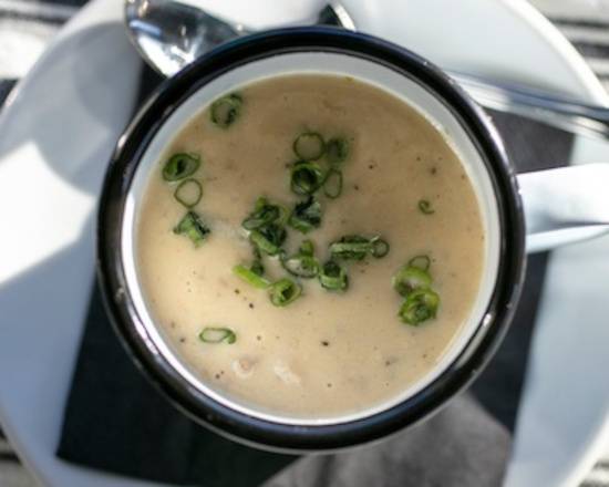 Order Wilson’s Chowder food online from Larder Gourmet Market + Eatery store, Metairie on bringmethat.com