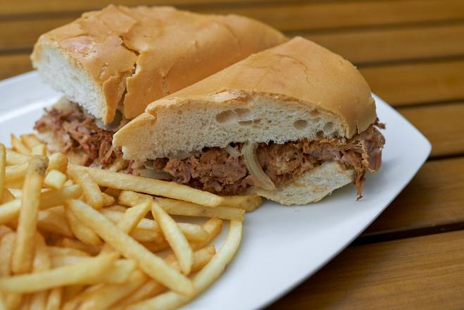 Order Pan con Lechón food online from Latin Cafe 2000 store, Miami on bringmethat.com