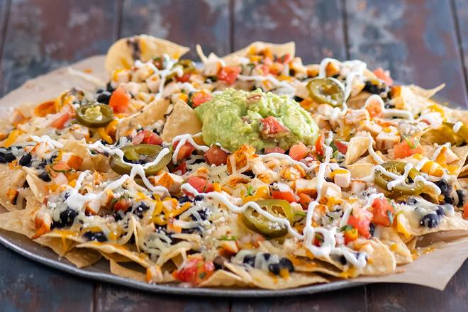 Order Nachos Grande food online from Sharky's Woodfired Mexican Grill store, Los Angeles on bringmethat.com