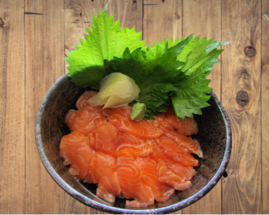 Chirachi saumon cru