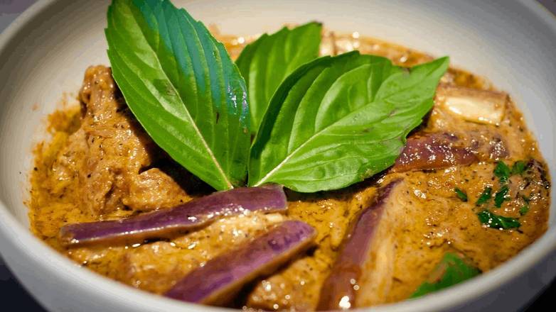 Order P44 Special Keow Wan Beef Curry ** food online from Madam Mam's store, Bee Cave on bringmethat.com