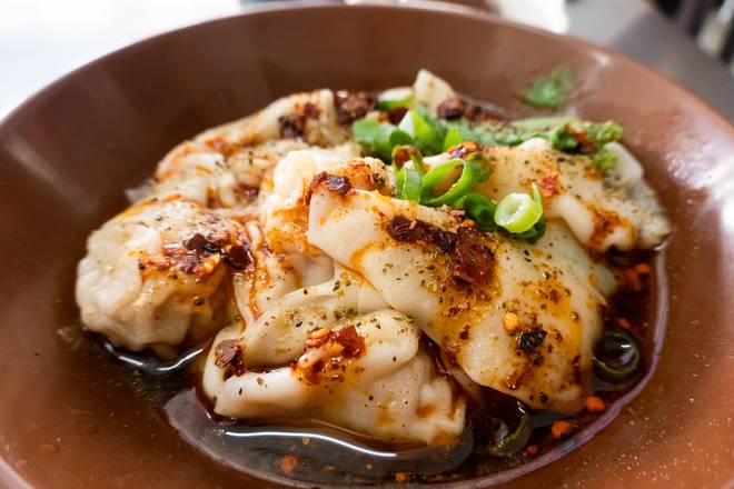 Order Wonton In Chili Oil w. Peanut Sauce (8pcs) 红油抄手 food online from Kyoto Sukiyaki 京都壽喜燒 store, New York on bringmethat.com