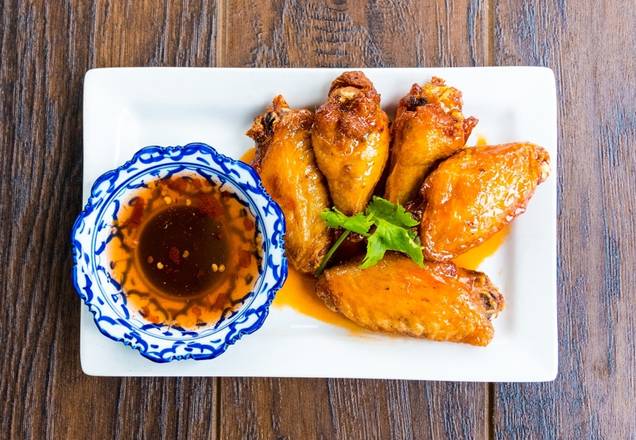 Order Dynamite Wings food online from Celadon Thai Kitchen store, Los Angeles on bringmethat.com