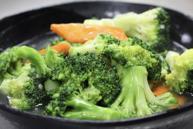 Order C12. Broccoli w. Garlic Sauce food online from Captain King's Seafood City store, Memphis on bringmethat.com