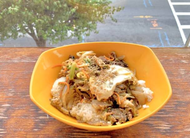Order Chicken and Onion Over Rice Bowl (닭고기 덮밥) food online from Pho32 Shabu Shabu store, Palisades Park on bringmethat.com