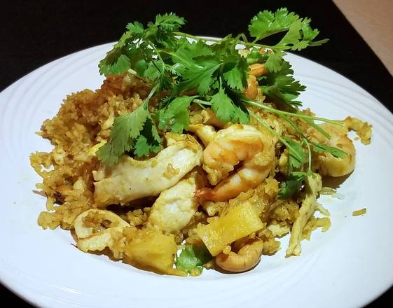 Order C13. Pineapple Fried Rice food online from Saigon Noodle & Grill store, Orlando on bringmethat.com