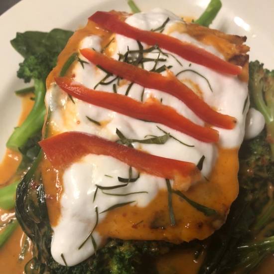 Order 55. Sassy Salmon food online from Hot Thai Restaurant store, Los Angeles on bringmethat.com