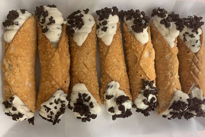 Order Cannoli Siciliani food online from Gelato & Cioccolato store, Greenwich on bringmethat.com