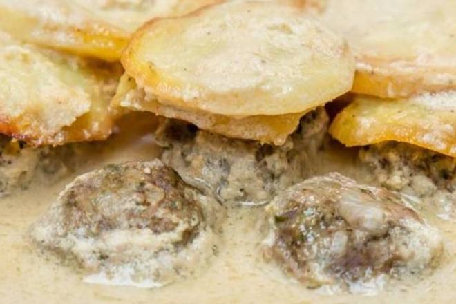 Order Beef Kafta Bil-Tahini food online from Mama Mia Italian Cuisine store, Knoxville on bringmethat.com