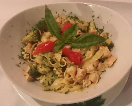 Order Fettucine Al Curry food online from Trattoria Luna store, Miami on bringmethat.com