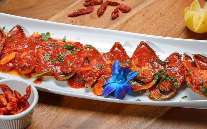 Order Zuppa De Mussels (12 pcs) food online from Mangiano Pizza Restaurant & Catering store, Hanover on bringmethat.com