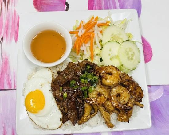 Order C6. Combination Rice Dish food online from Pho Binh Minh store, Maple Valley on bringmethat.com