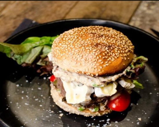 Burger Tomme cheese /Frites maison