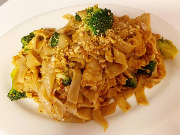 Order N.4 Pad See-Ew food online from Sala Thai Restaurant store, Oklahoma City on bringmethat.com