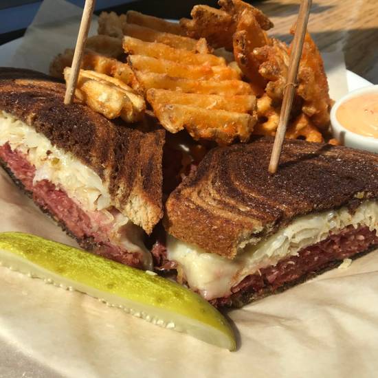 Order Reuben food online from Windy City Cafe store, Chicago on bringmethat.com