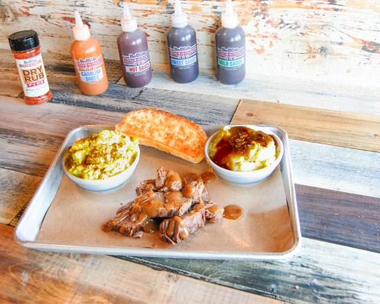Order Roast Beef w/ Brown Gravy Plate food online from Bar-b-Cutie store, Nashville on bringmethat.com