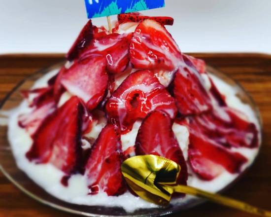 Order Strawberry Snow Ice food online from Nio store, Honolulu on bringmethat.com