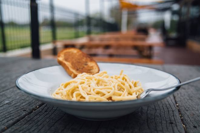 Order Pasta Alfredeaux food online from Walk-On Sports Bistreaux store, Tallahassee on bringmethat.com
