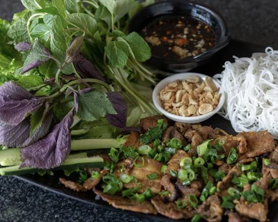 Order Khay Thịt Heo Nướng Cuốn Bánh Tráng food online from Quan Mii Fountain Valley store, Fountain Valley on bringmethat.com