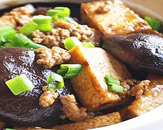 Order Braised Tofu 红烧豆腐 food online from Jin Ding Restaurant store, Bryn Mawr on bringmethat.com