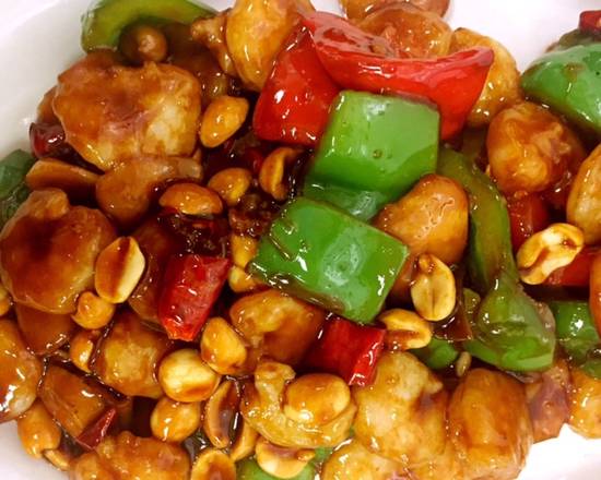 Order 203.Kung Pao Chicken with Peanuts 宫爆鸡 food online from China Chalet store, Florham Park on bringmethat.com