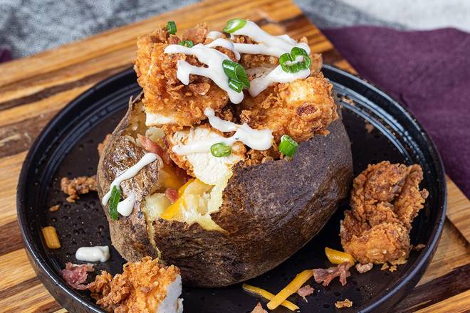 Order Fried Chicken with Gravy Spud food online from Ember Smoked Bbq store, Tuscaloosa on bringmethat.com