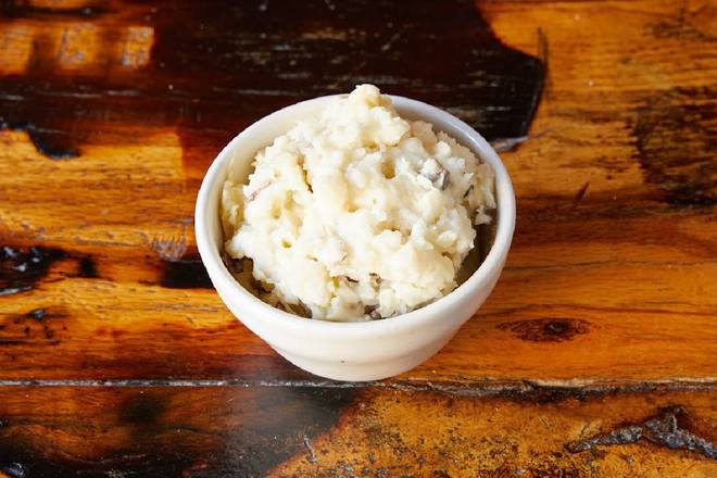 Order House Made Garlic Mashed Potatoes food online from Twin Peaks Restaurant store, Oakbrook Terrace on bringmethat.com
