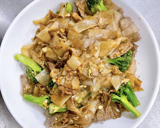 Order Pad See Ew food online from Baramee Thai Restaurant store, San Pedro on bringmethat.com