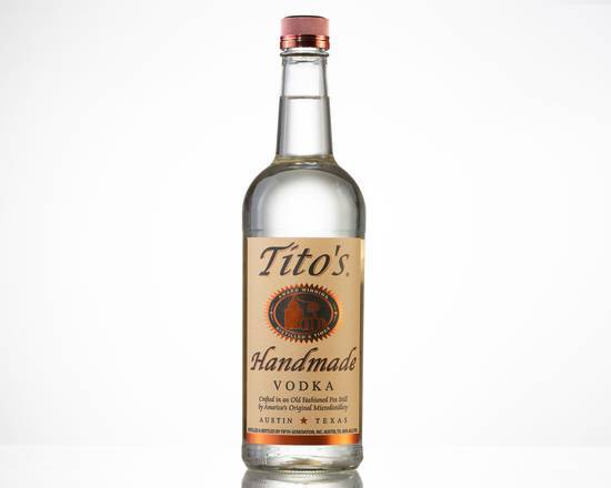 Order Tito's, 750mL vodka (40.0% ABV) food online from Skipper Liquors store, Fort Myers Beach on bringmethat.com